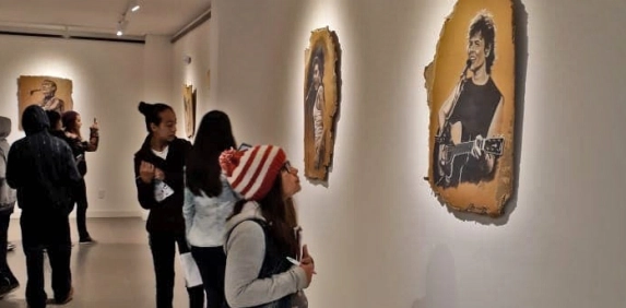 Estudantes de Morro Grande visitam galeria de arte da Acic