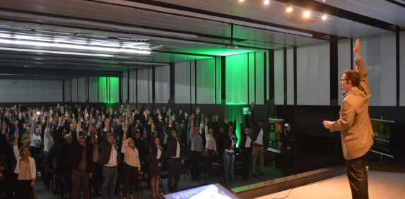  Experi&ecirc;ncia do consultor da Disney re&uacute;ne 500 pessoas na Acic