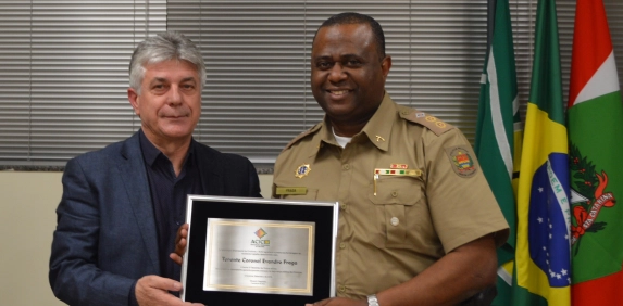 Acic homenageia tenente-coronel Evandro Fraga