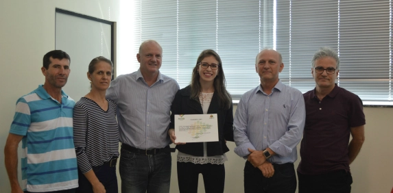 Graduada em Design da Unesc recebe homenagem da Acic