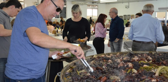Feijoada movimenta o s&aacute;bado solid&aacute;rio no Bairro da Juventude