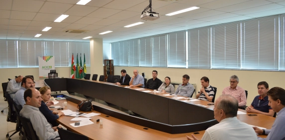 Lei de Inova&ccedil;&atilde;o de Crici&uacute;ma &eacute; discutida em encontro na Acic 