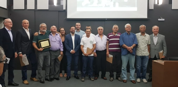 Lembran&ccedil;as e emo&ccedil;&atilde;o na homenagem ao Esporte Clube Metropol