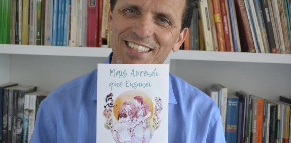 Livro “Mais Aprendi que Ensinei”, do jornalista criciumense Paulo Scarduelli, será lançado na Acic