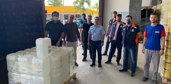 Mais de 5 mil litros de &aacute;lcool s&atilde;o doados pela Farben para entidades da regi&atilde;o 