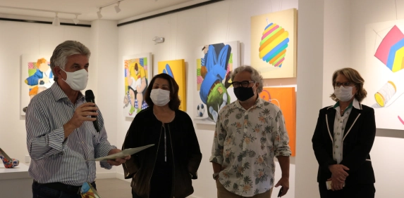 Mostra Minha Inf&acirc;ncia & Happy Humans est&aacute; aberta &agrave; visita&ccedil;&atilde;o na galeria de arte da Acic