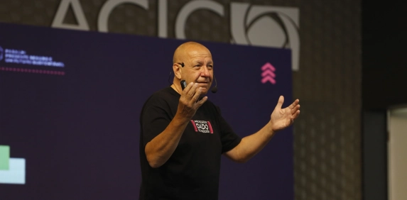 Na Expomais, Dado Schneider prop&otilde;e reflex&atilde;o sobre as mudan&ccedil;as