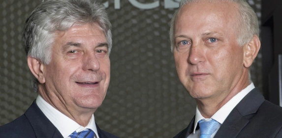 Nova edi&ccedil;&atilde;o da Revista Lideran&ccedil;a Empresarial &eacute; lan&ccedil;ada durante posse da diretoria da Acic