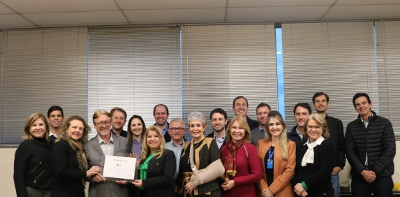 N&uacute;cleo da Mulher Empres&aacute;ria &eacute; homenageado pela Acic