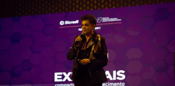 &ldquo;O l&iacute;der est&aacute; constantemente em obras&rdquo;, destaca a professora Paulette Melo na Expomais