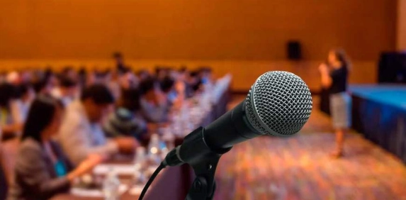 Orat&oacute;ria como ferramenta de desenvolvimento profissional e pessoal