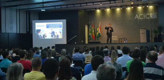 M&aacute;rcio Schultz destaca as compet&ecirc;ncias emocionais para o trabalho em equipe