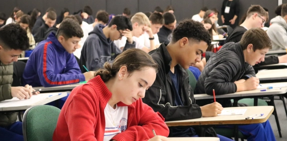 Alunos enfrentam última etapa do Prêmio Acic de Matemática neste sábado