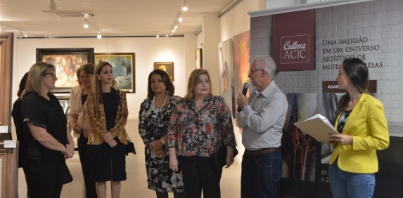 P&uacute;blico prestigia abertura da exposi&ccedil;&atilde;o do artista pl&aacute;stico Adair Fernandes