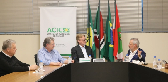 Secret&aacute;rio Beto Martins participa de reuni&atilde;o na Acic