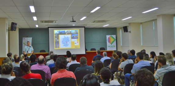 Semin&aacute;rio promove troca de experi&ecirc;ncias da gest&atilde;o de res&iacute;duos s&oacute;lidos entre SC  e Alemanha 