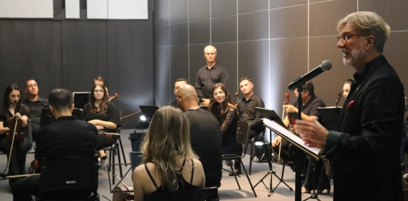 Uni&atilde;o entre as artes pl&aacute;sticas e a m&uacute;sica marcam abertura da Exposi&ccedil;&atilde;o &ldquo;Juarez Machado: Cidad&atilde;o do Mundo