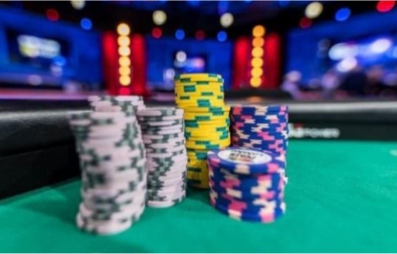 Três dicas valiosas para torneios de poker com o número de entradas gigante