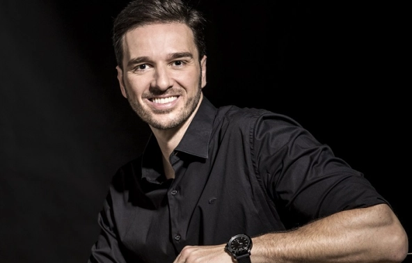 Por Alexandre Pellaes: 