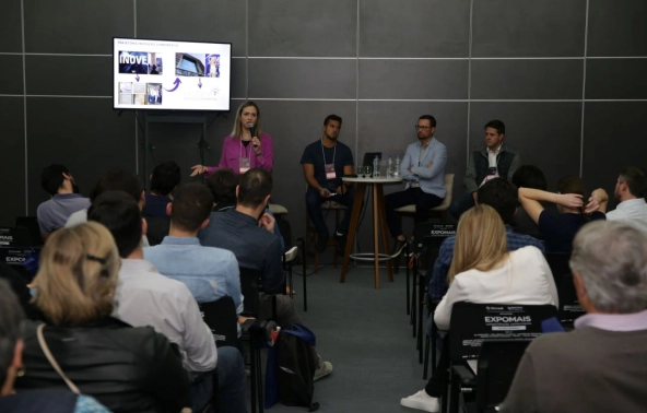 Tr&ecirc;s pain&eacute;is comp&otilde;em a programa&ccedil;&atilde;o da Expomais