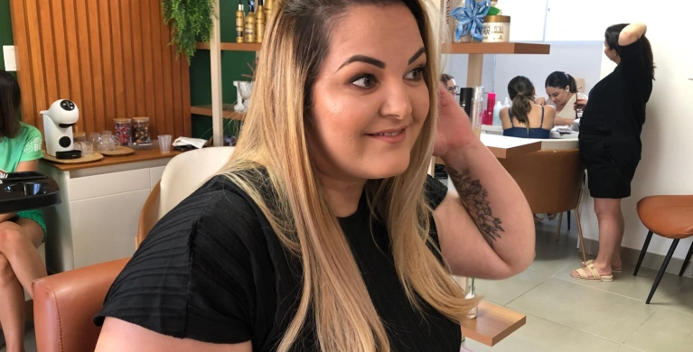 Em iniciativa do Projeto SuperA&ccedil;&atilde;o, mulheres ganham dia de beleza e autocuidado