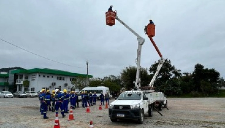 Treinamento aos profissionais que atuam com cesto aéreo