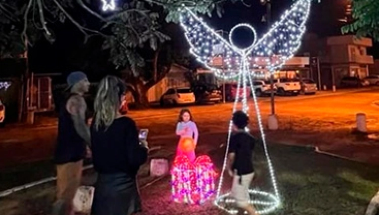 Cerpalo ilumina praças em Paulo Lopes e Ibiraquera para o Natal