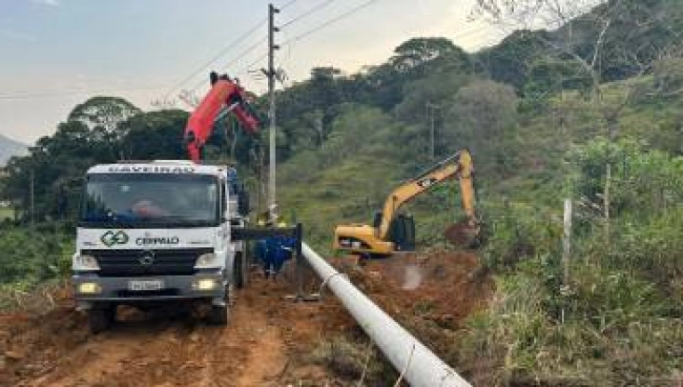 Cerpalo instala postes e substitui rede de baixa tensão