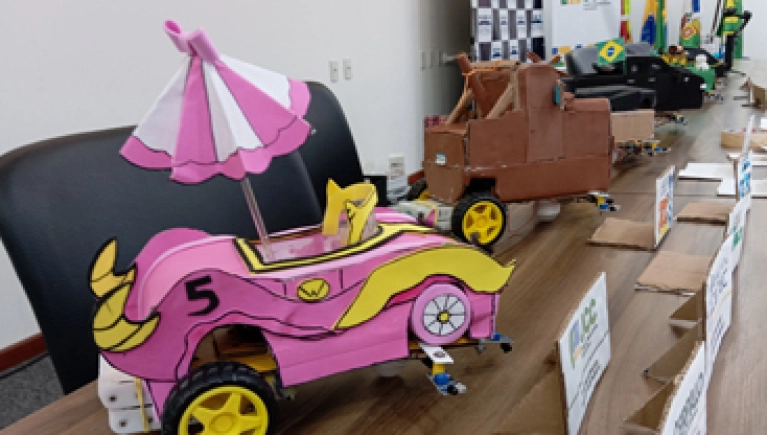 Jovens Cooperativistas tem aula de robótica