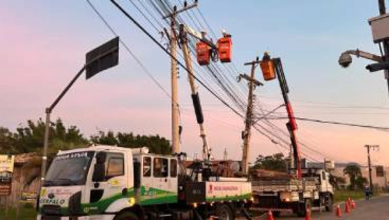 Substituição de poste em Ibiraquera