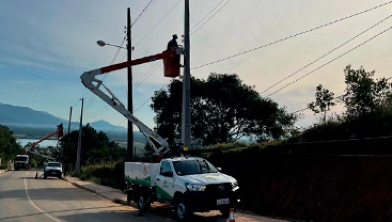 Cerpalo instala novo transformador e três novos postes no Morro do Siriú