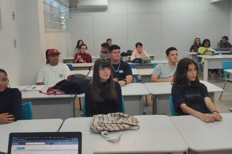 Programa Jovens Aprendizes emprega e prepara futuros profissionais na Librelato