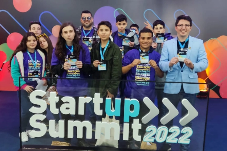 Alunos da Abadeus participam do Startup Summit 2022, em Florianópolis