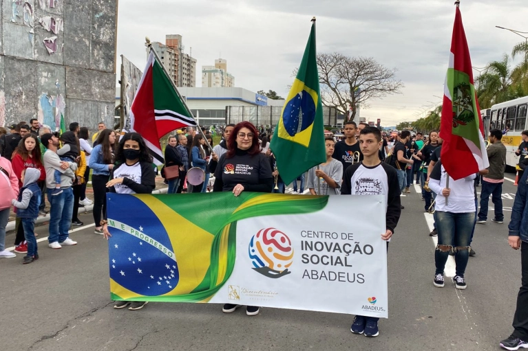 Abadeus participa do desfile c&iacute;vico-militar do bicenten&aacute;rio da Independ&ecirc;ncia 
