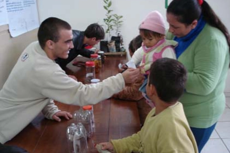 Bom p&uacute;blico compareceu a primeira Escola B&iacute;blica de F&eacute;rias