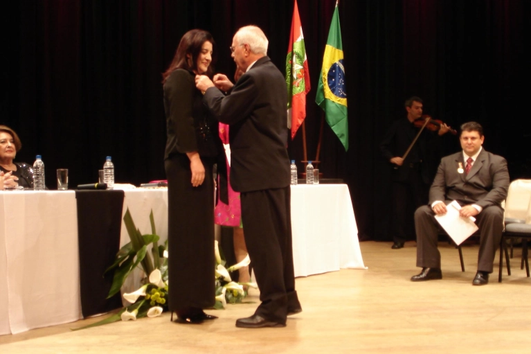 Abadeus ganha Medalha Doutel de Andrade 