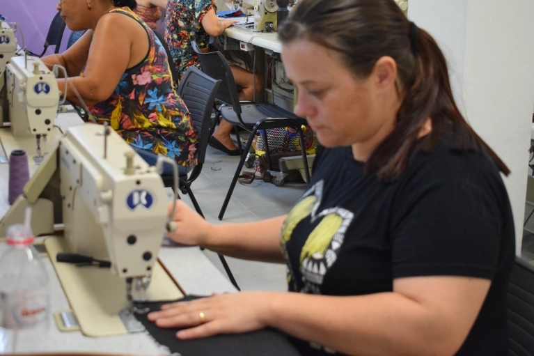 Curso de Costura Industrial ir&aacute; proporcionar a capacita&ccedil;&atilde;o profissional de 26 pessoas