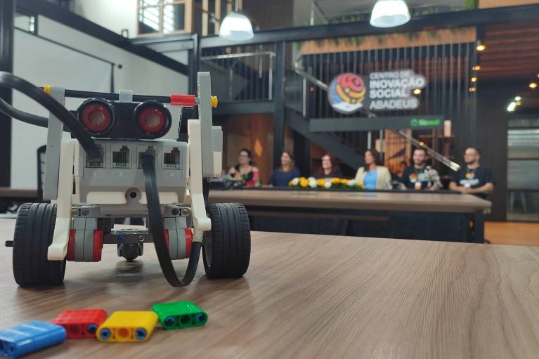 Abadeus forma dez estudantes em curso de rob&oacute;tica