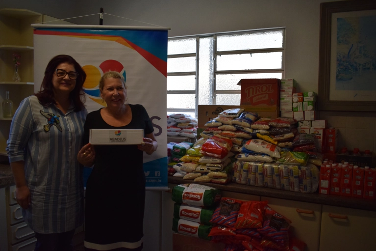ABADEUS recebe doação de alimentos 