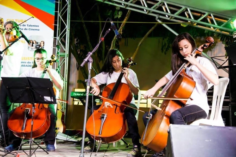 Abadeus est&aacute; com inscri&ccedil;&otilde;es abertas para cursos de instrumentos musicais