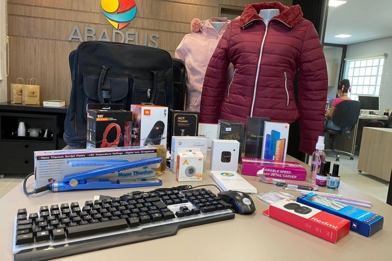 Abadeus realiza bazar beneficente com mais de 700 produtos em Crici&uacute;ma 