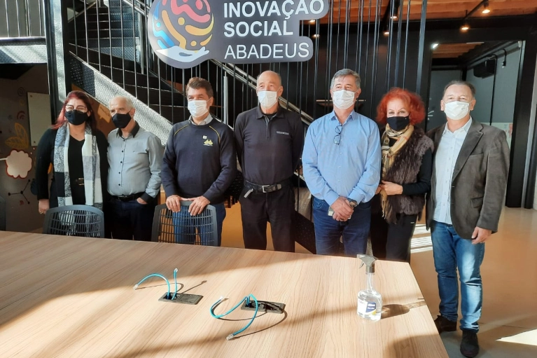Prefeito e vice visitam Centro de Inova&ccedil;&atilde;o Social da Abadeus 