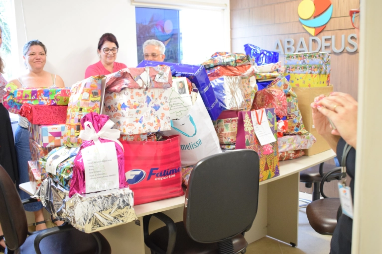 CEI Educando para o Futuro recebe doa&ccedil;&atilde;o de brinquedos 