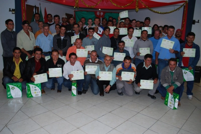 Abadeus e Rio Deserto chegam &agrave; marca de 246 profissionais formados