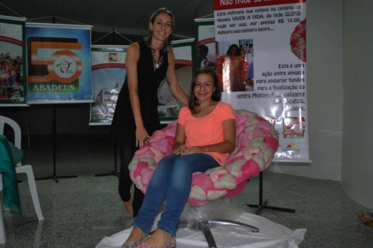 Adolecente de 12 anos ganha poltrona da novela