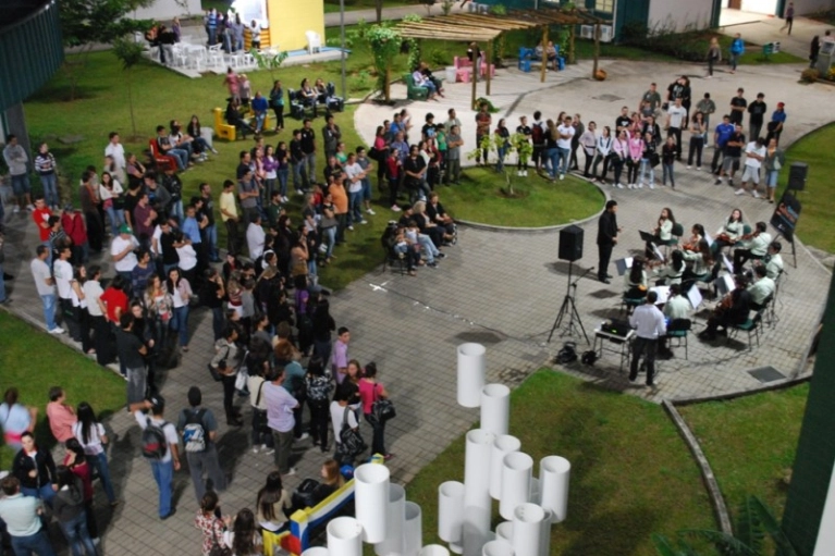 Orquestra da Abadeus encanta alunos e professores na Unesc