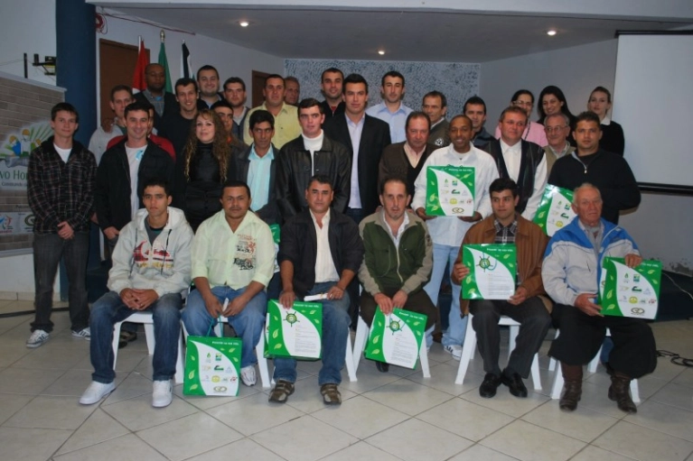  Abadeus forma mais 27 pedreiros