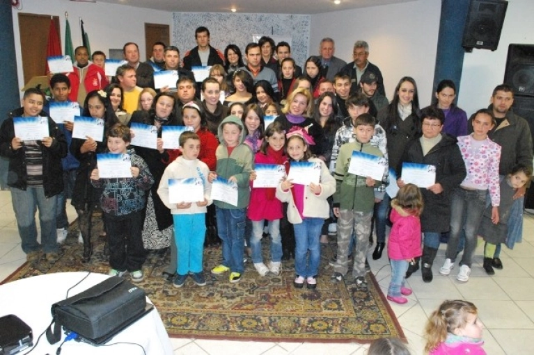 Abadeus realiza formatura da 15&ordm; turma do Gera&ccedil;&atilde;o.com