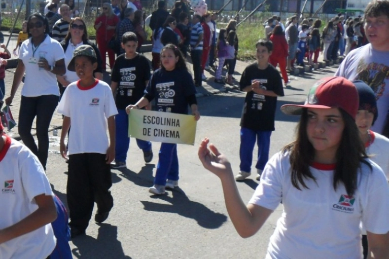 Abadeus participa do desfile c&iacute;vico