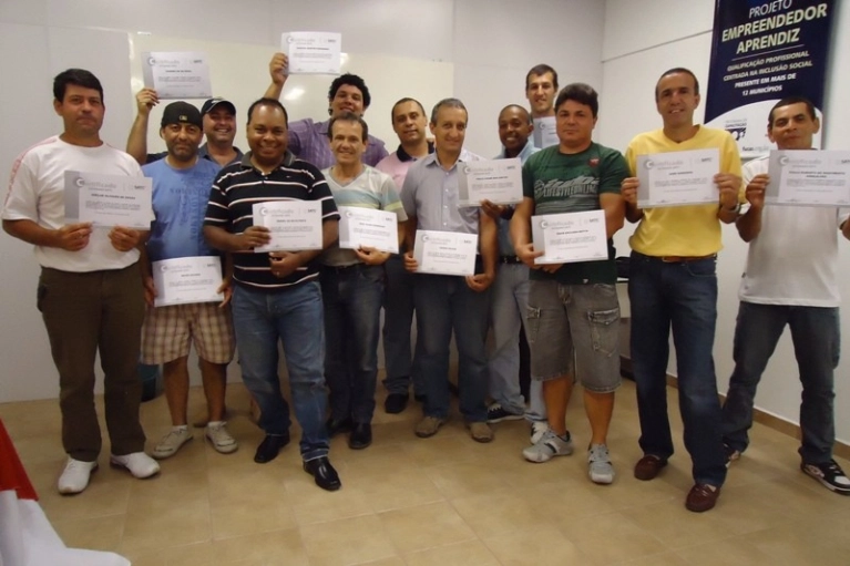 Abadeus forma mais 16 participantes em parceria com a Satc